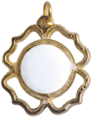 Vyšívaný prívesok s fotografiou na porceláne